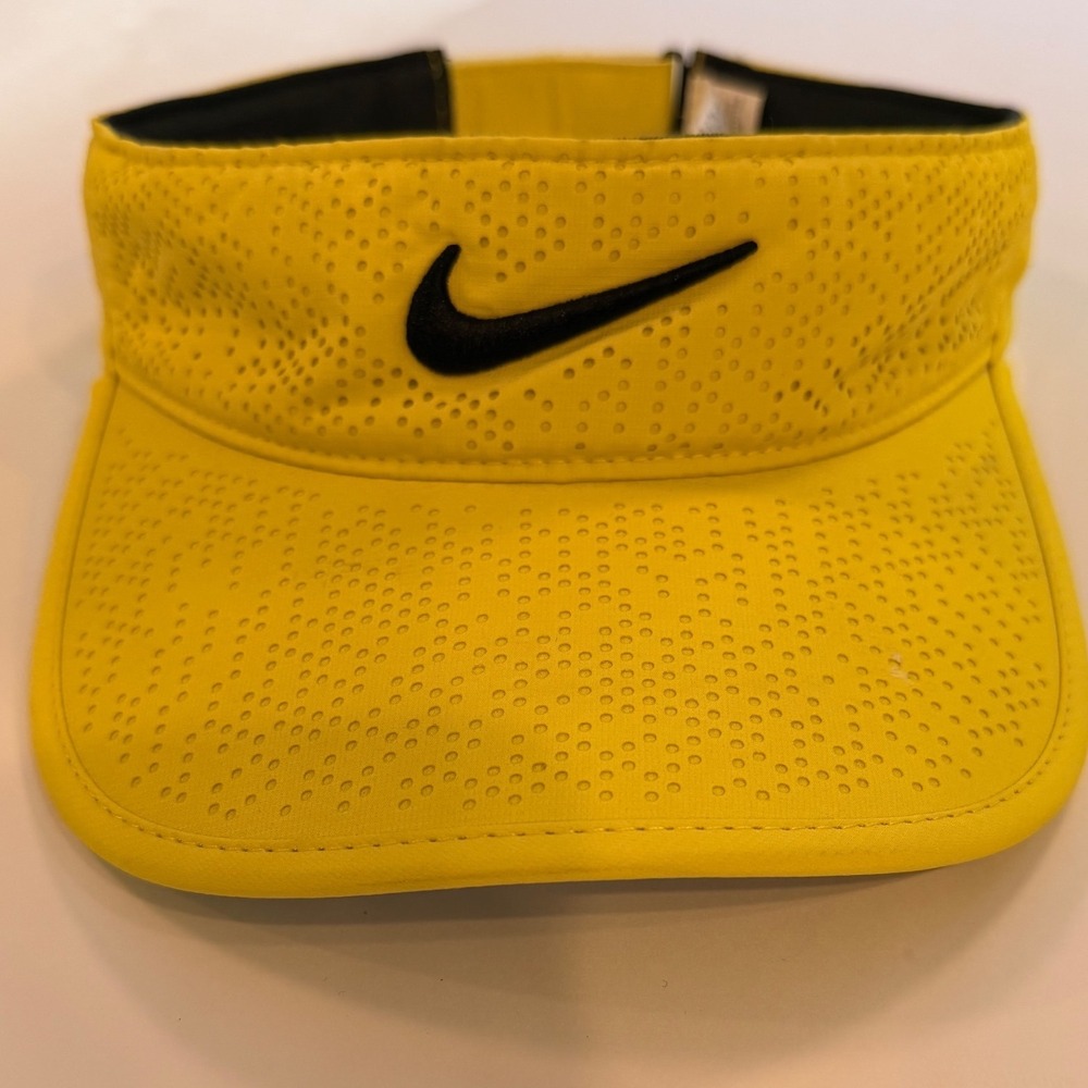 Nike Golf Women's Tech Perforated Visor Electrolime Yellow Adjustable